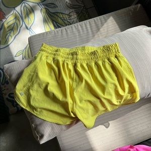 Size 6 Lululemon hotty hot shorts 2.5 inch